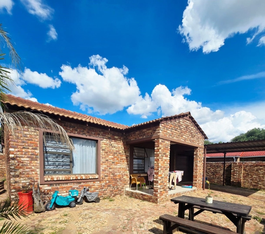 2 Bedroom Property for Sale in La Hoff North West